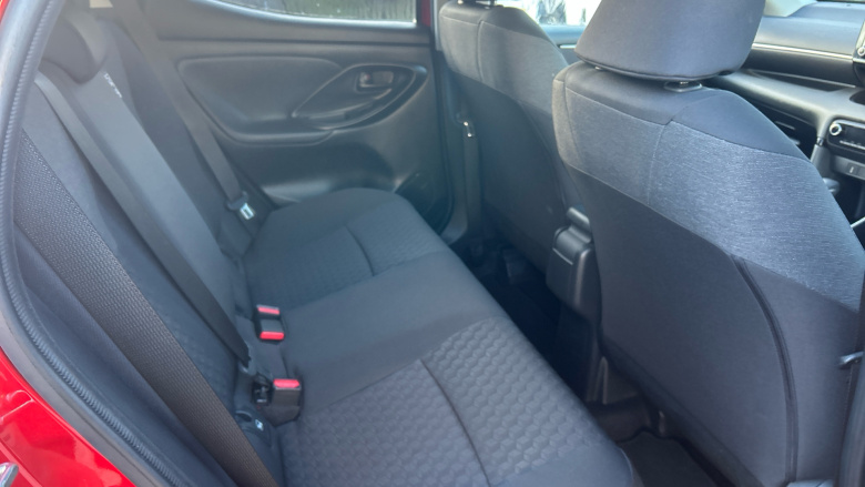 Toyota Yaris 1.5 Hybrid Design 5dr CVT Hybrid Hatchback